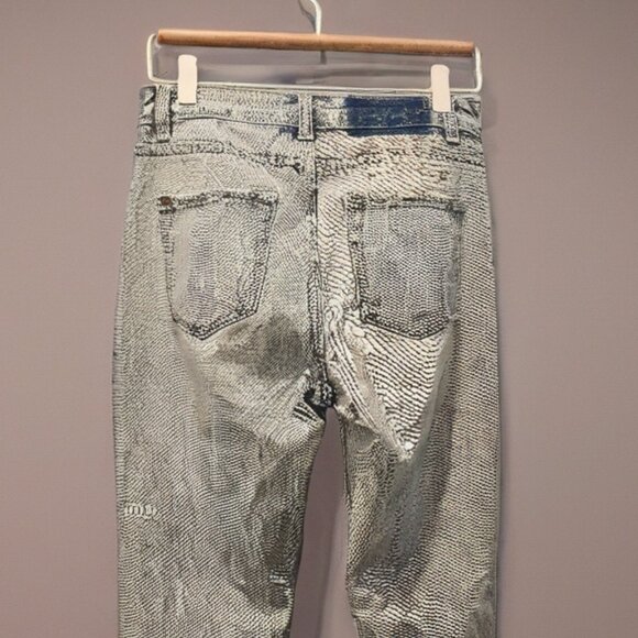 Brand: Levi’s Item: Premium Distressed Pants Size: 25 (Women) Condition: Pre-Own - Picture 4 of 8